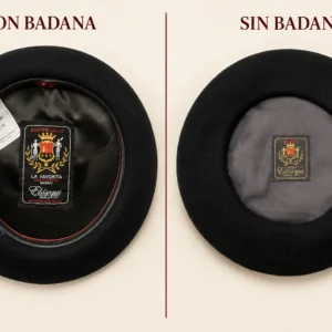 Interior de una boina Elósegui con badana junto a otra sin badana