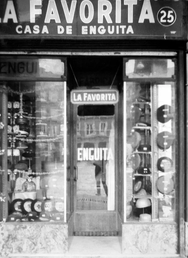 Foto antigua de la fachada de La Favorita